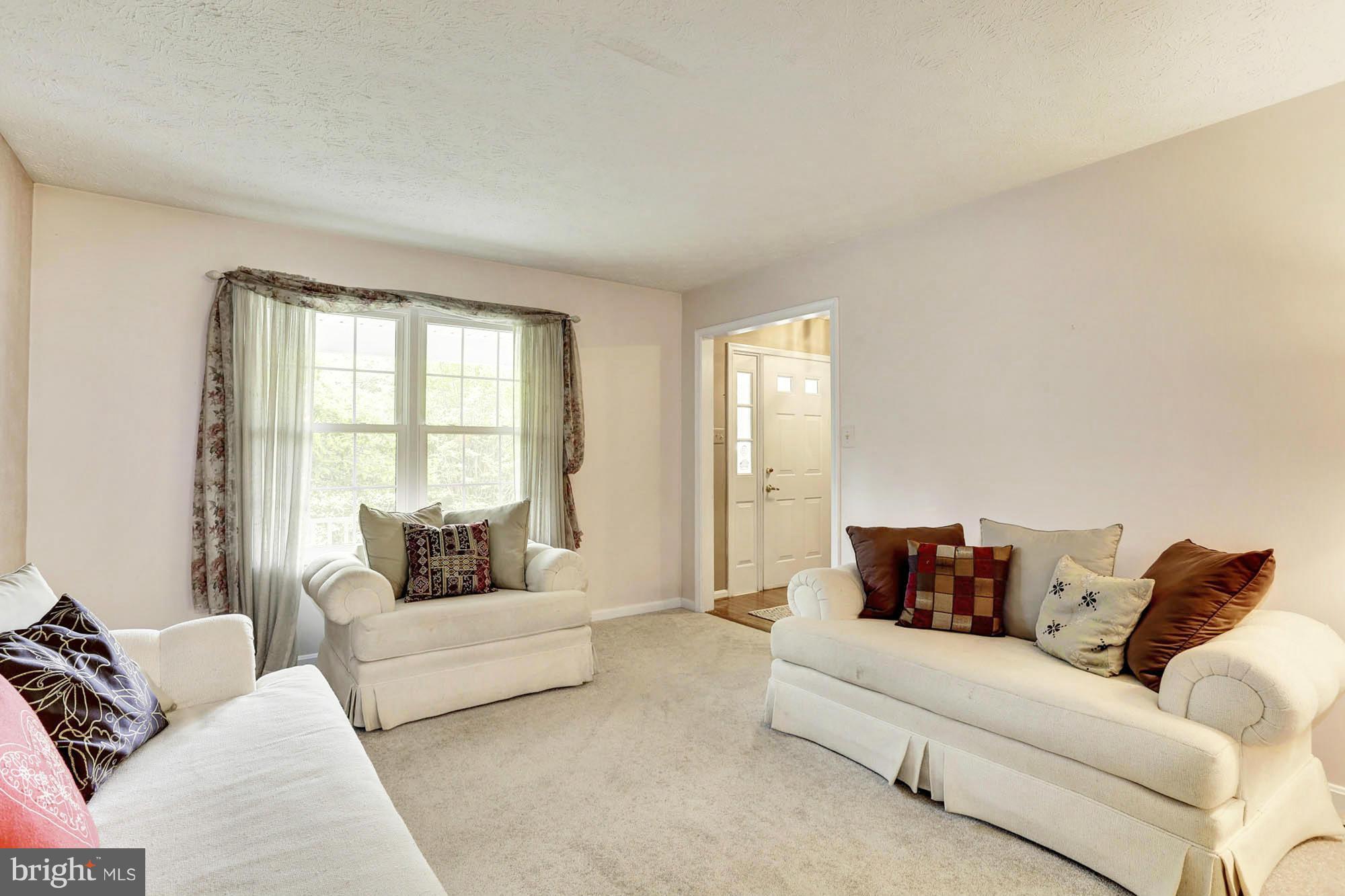33 Little River Road Laurel, MD 20724 - Photo 7 of 30 Living Room