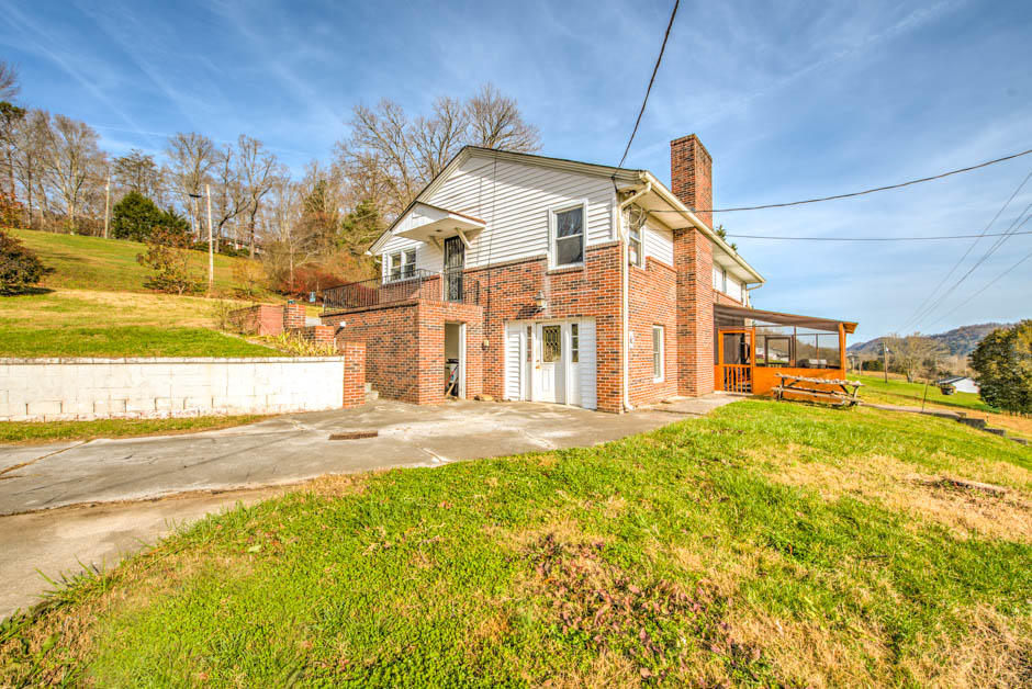 9340 Pedigo Road Powell, TN 37849 - Photo 5 of 39 5