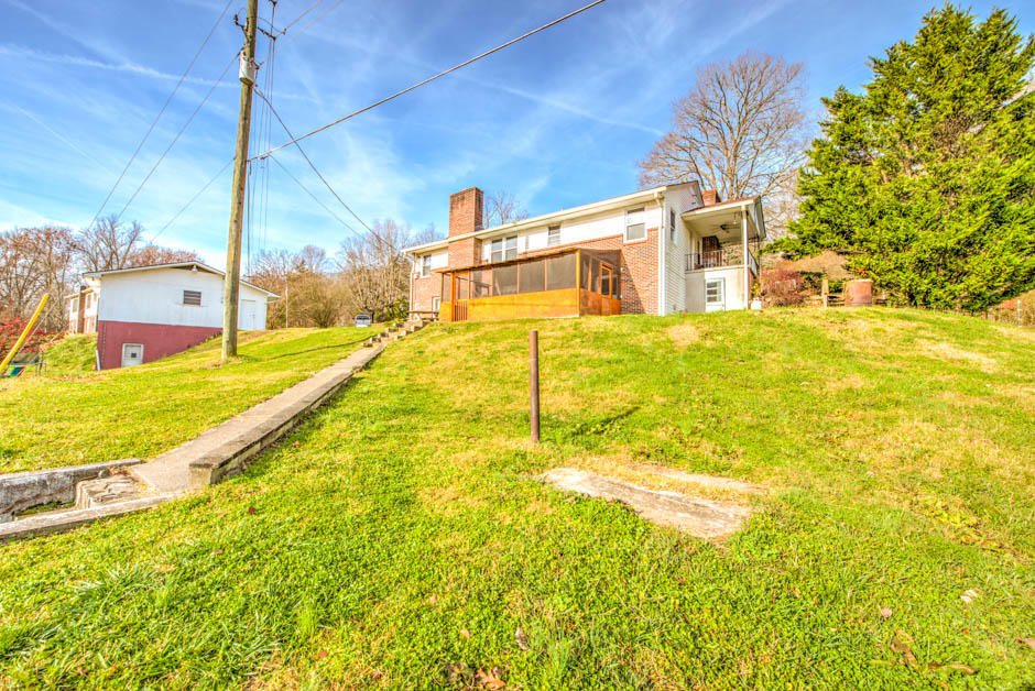 9340 Pedigo Road Powell, TN 37849 - Photo 6 of 39 6