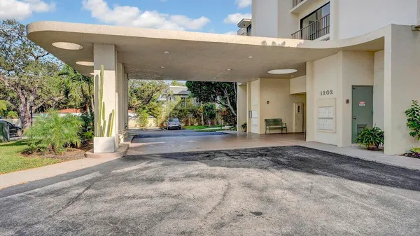 $3,000 | 1202 South Lake Drive, Unit 501, Lantana, FL 33462