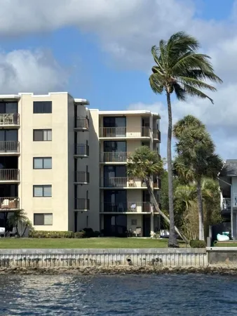 $3,000 | 1202 South Lake Drive, Unit 501, Lantana, FL 33462