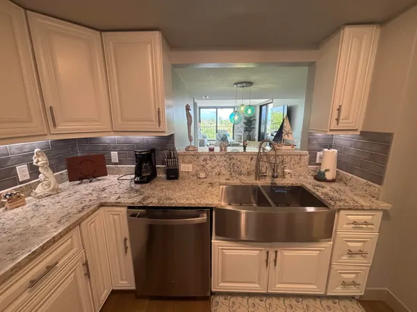 $3,000 | 1202 South Lake Drive, Unit 501, Lantana, FL 33462