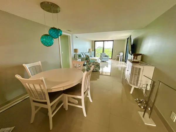 $3,000 | 1202 South Lake Drive, Unit 501, Lantana, FL 33462