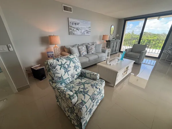 $3,000 | 1202 South Lake Drive, Unit 501, Lantana, FL 33462