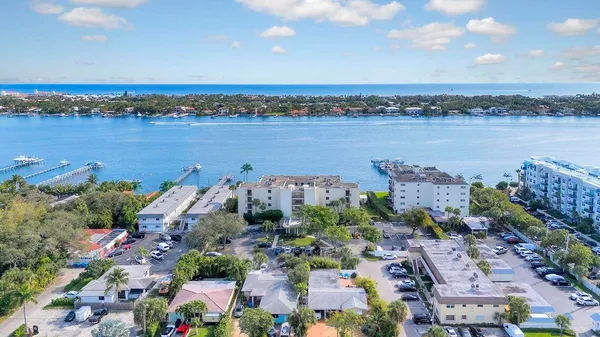 $3,000 | 1202 South Lake Drive, Unit 501, Lantana, FL 33462