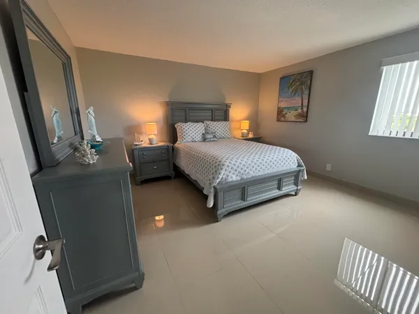 $3,000 | 1202 South Lake Drive, Unit 501, Lantana, FL 33462