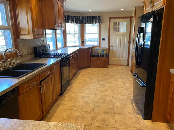 $279,900 | 616 South Stewart Avenue, Fremont, MI 49412