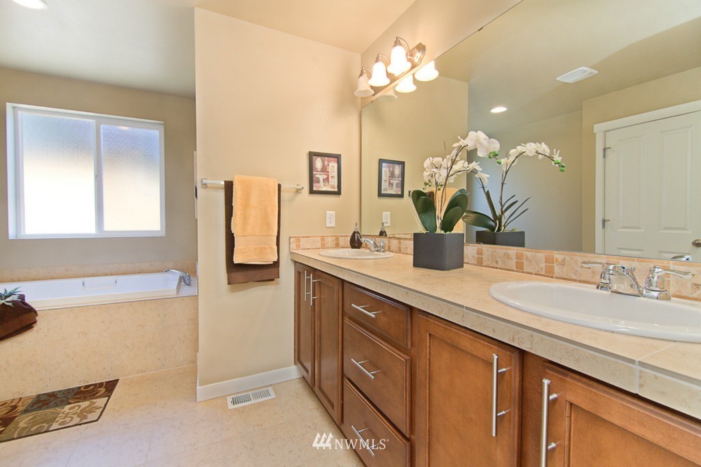 22432 36th Avenue Southeast Bothell, WA 98021 - Photo 12 of 18