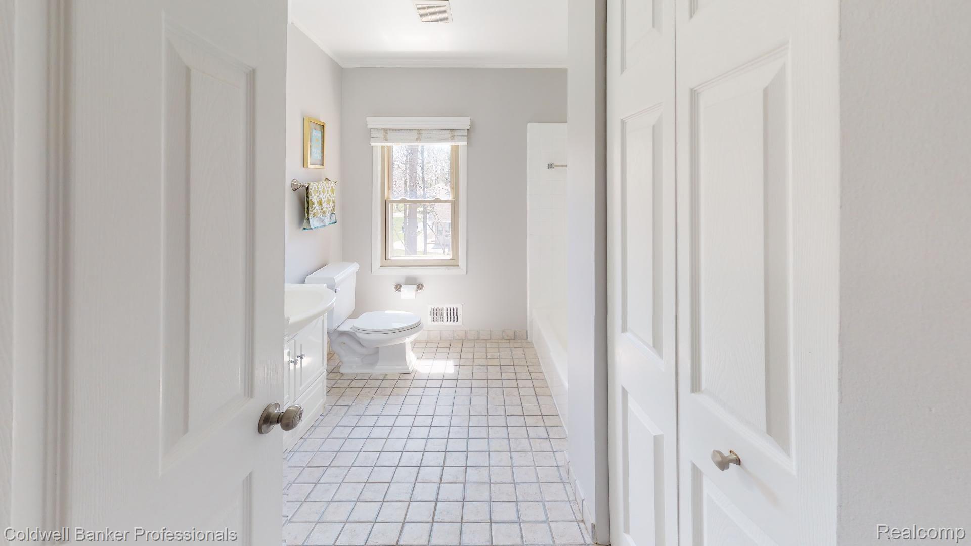4411 Patrick Road West Bloomfield, MI 48322 - Photo 18 of 23 Full Bath