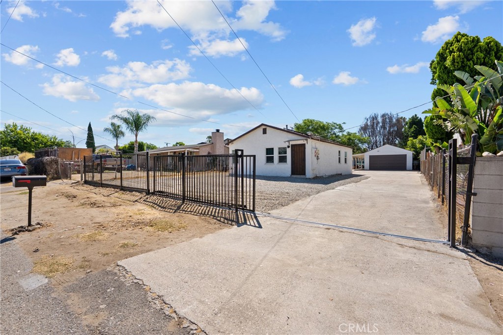 13832 Filmore Street Pacoima, CA 91331 - Photo 3 of 37