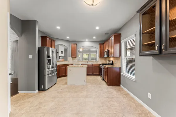 $2,450 | 3103 Lockeridge Village Drive, Spring, TX 77386