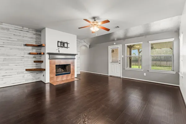 $2,450 | 3103 Lockeridge Village Drive, Spring, TX 77386