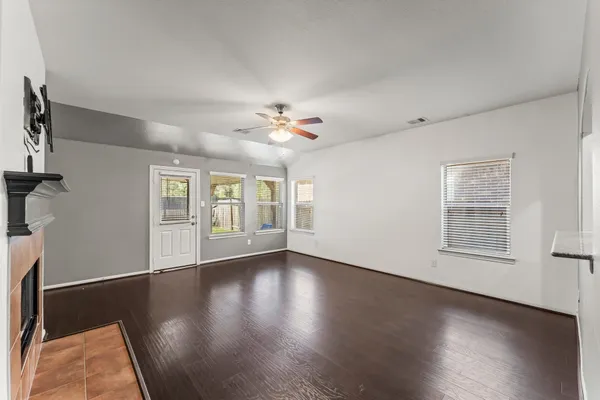 $2,450 | 3103 Lockeridge Village Drive, Spring, TX 77386