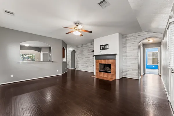 $2,450 | 3103 Lockeridge Village Drive, Spring, TX 77386