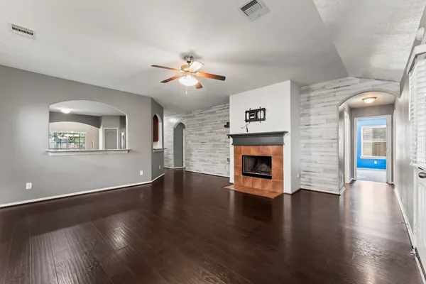 $2,450 | 3103 Lockeridge Village Drive, Spring, TX 77386