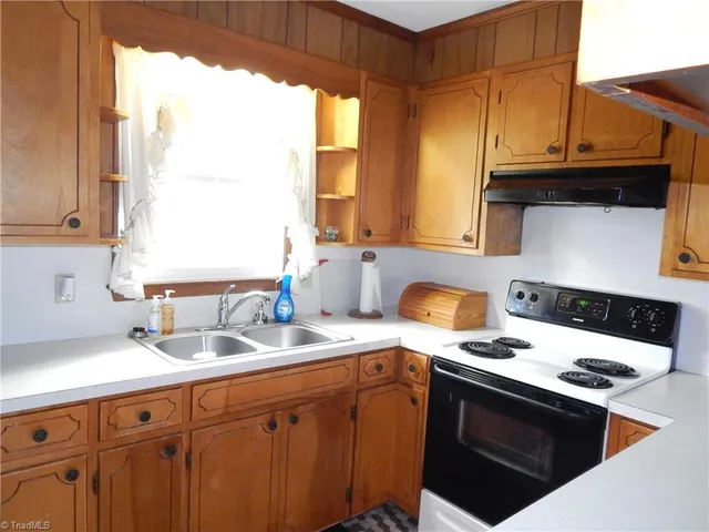 $323,000 | 1662 Ralph Joyce Road, Sandy Ridge, NC 27046