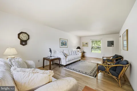 $1,150,000 | 10 Wandering Trail Court, Potomac, MD 20854