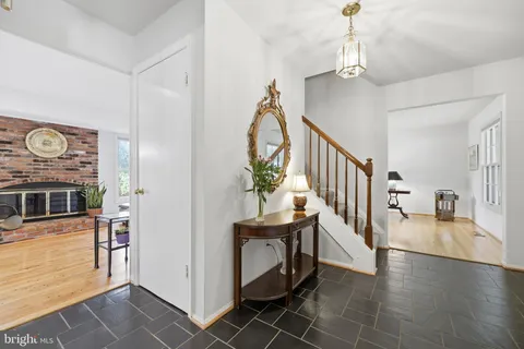 $1,150,000 | 10 Wandering Trail Court, Potomac, MD 20854