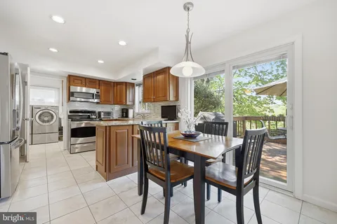 $1,150,000 | 10 Wandering Trail Court, Potomac, MD 20854