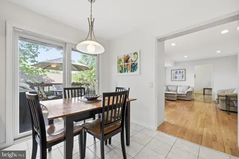 $1,150,000 | 10 Wandering Trail Court, Potomac, MD 20854