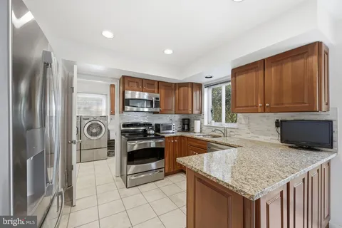 $1,150,000 | 10 Wandering Trail Court, Potomac, MD 20854