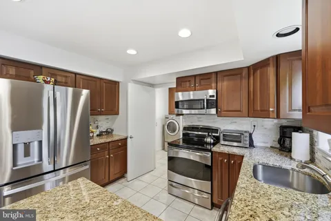 $1,150,000 | 10 Wandering Trail Court, Potomac, MD 20854