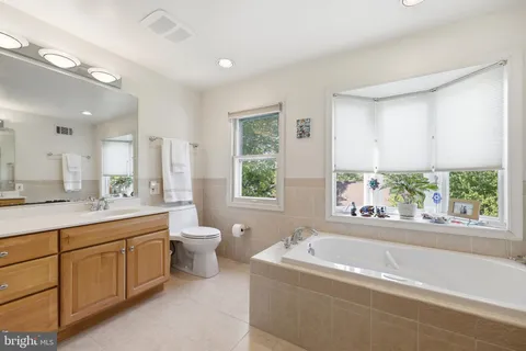 $1,150,000 | 10 Wandering Trail Court, Potomac, MD 20854