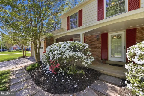 $1,150,000 | 10 Wandering Trail Court, Potomac, MD 20854