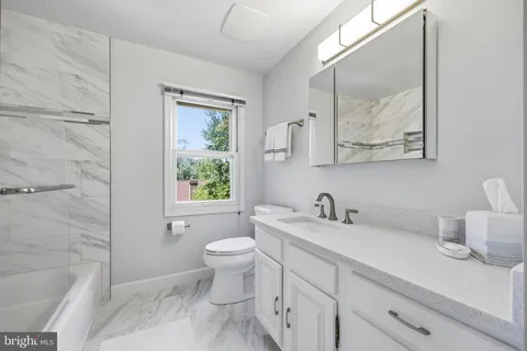 $1,150,000 | 10 Wandering Trail Court, Potomac, MD 20854