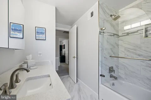 $1,150,000 | 10 Wandering Trail Court, Potomac, MD 20854