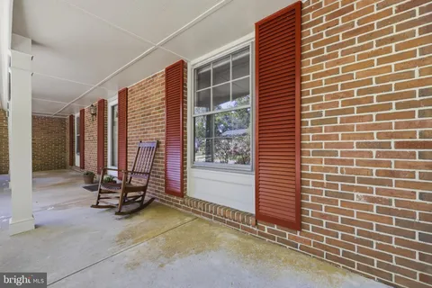 $1,150,000 | 10 Wandering Trail Court, Potomac, MD 20854