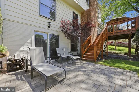 $1,150,000 | 10 Wandering Trail Court, Potomac, MD 20854