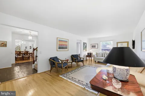 $1,150,000 | 10 Wandering Trail Court, Potomac, MD 20854