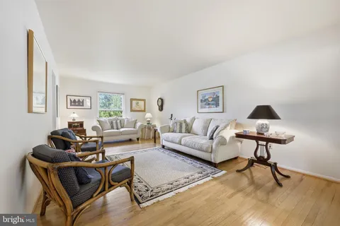 $1,150,000 | 10 Wandering Trail Court, Potomac, MD 20854