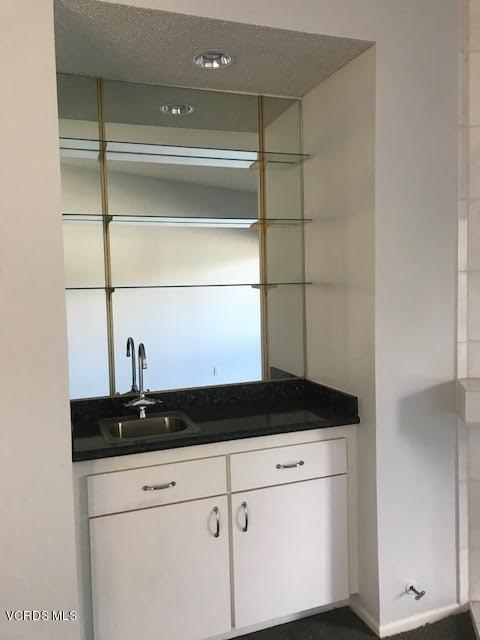 2121 Scott Road, Unit 305 Burbank, CA 91504 - Photo 11 of 49 18