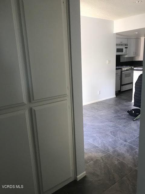 2121 Scott Road, Unit 305 Burbank, CA 91504 - Photo 18 of 49 33