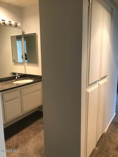 2121 Scott Road, Unit 305 Burbank, CA 91504 - Photo 27 of 49 7