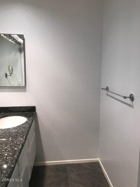 2121 Scott Road, Unit 305 Burbank, CA 91504 - Photo 29 of 49 10