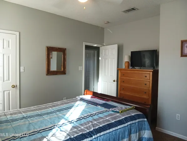 $260,000 | 2252 Beach Drive, Unit 806, Gulfport, MS 39507