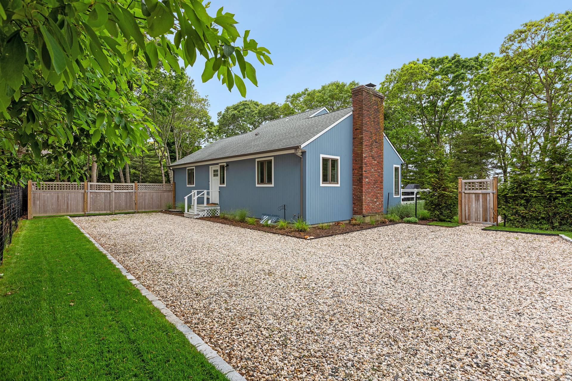 152 Isle Of Wight Road East Hampton, NY 11937 - Photo 3 of 34