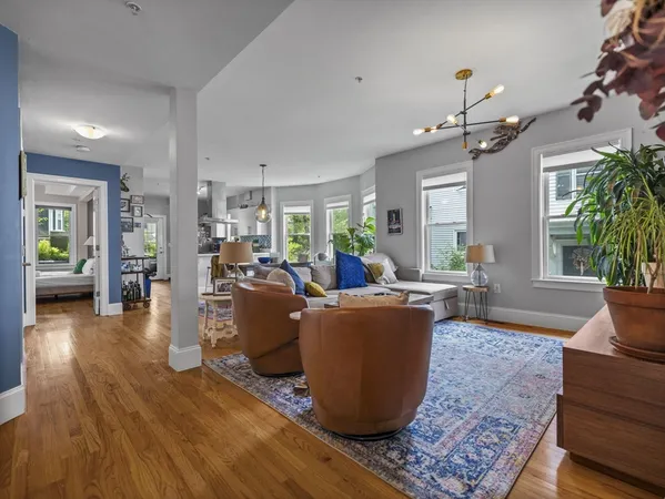 $914,900 | 49 Putnam Street, Unit 1, Somerville, MA 02143