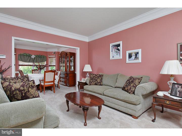 158 Yorktown Road Woolwich Township, NJ 08085 - Photo 8 of 20 Living Room