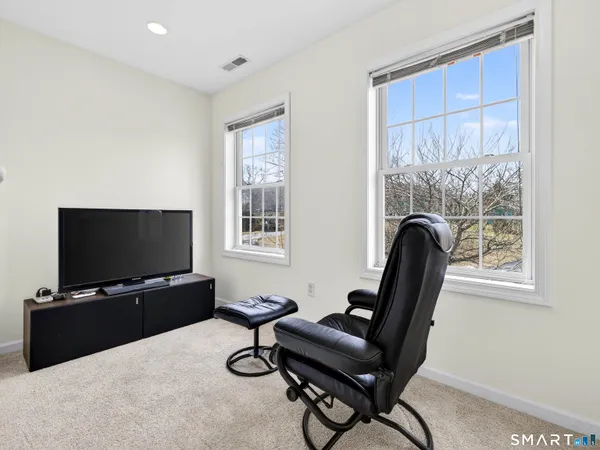 $649,900 | 86 Corey Lane, East Lyme, CT 06357