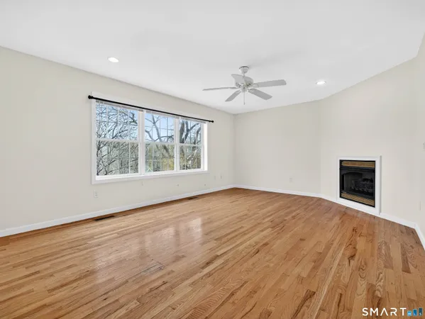 $649,900 | 86 Corey Lane, East Lyme, CT 06357