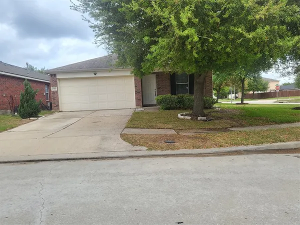 a view of a house with a yard and garage