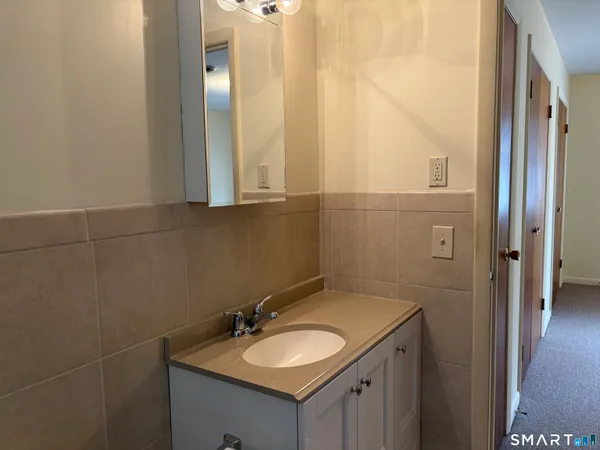 $1,100 | 888 Main Street, Torrington, CT 06790