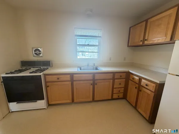 $1,100 | 888 Main Street, Torrington, CT 06790