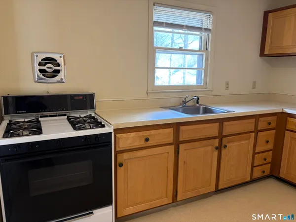 $1,100 | 888 Main Street, Torrington, CT 06790