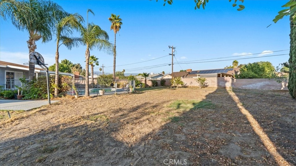 215 West Valencia Street Rialto, CA 92376 - Photo 16 of 17