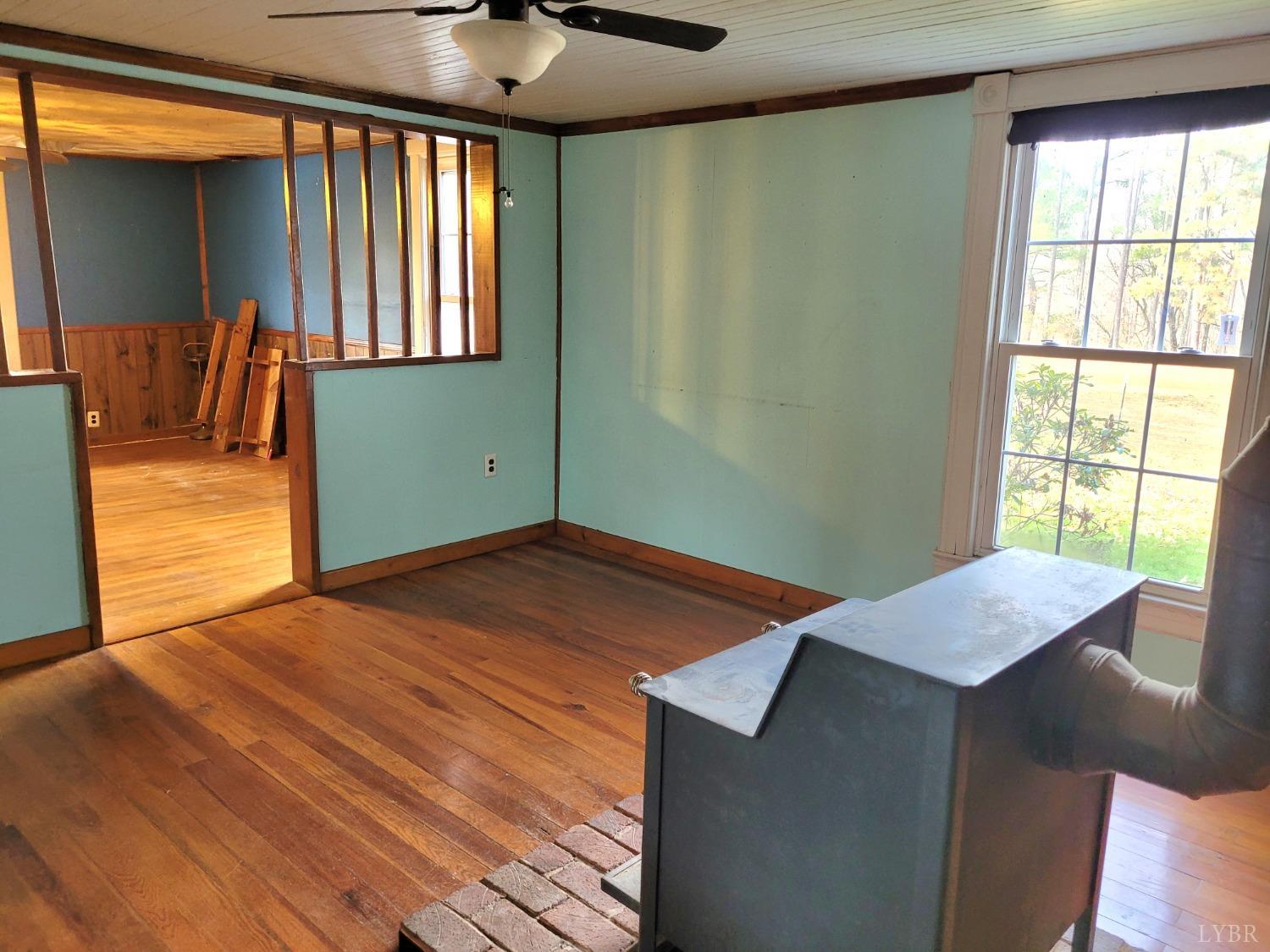 1215 Dudley Road Moneta, VA 24121 - Photo 5 of 26 Gallery Image 5